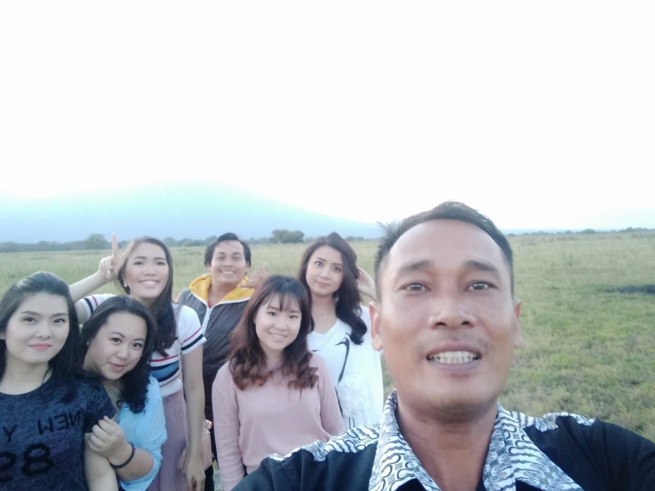 bersama keluarga dan rombongan berwisata di baluran banyuwangi