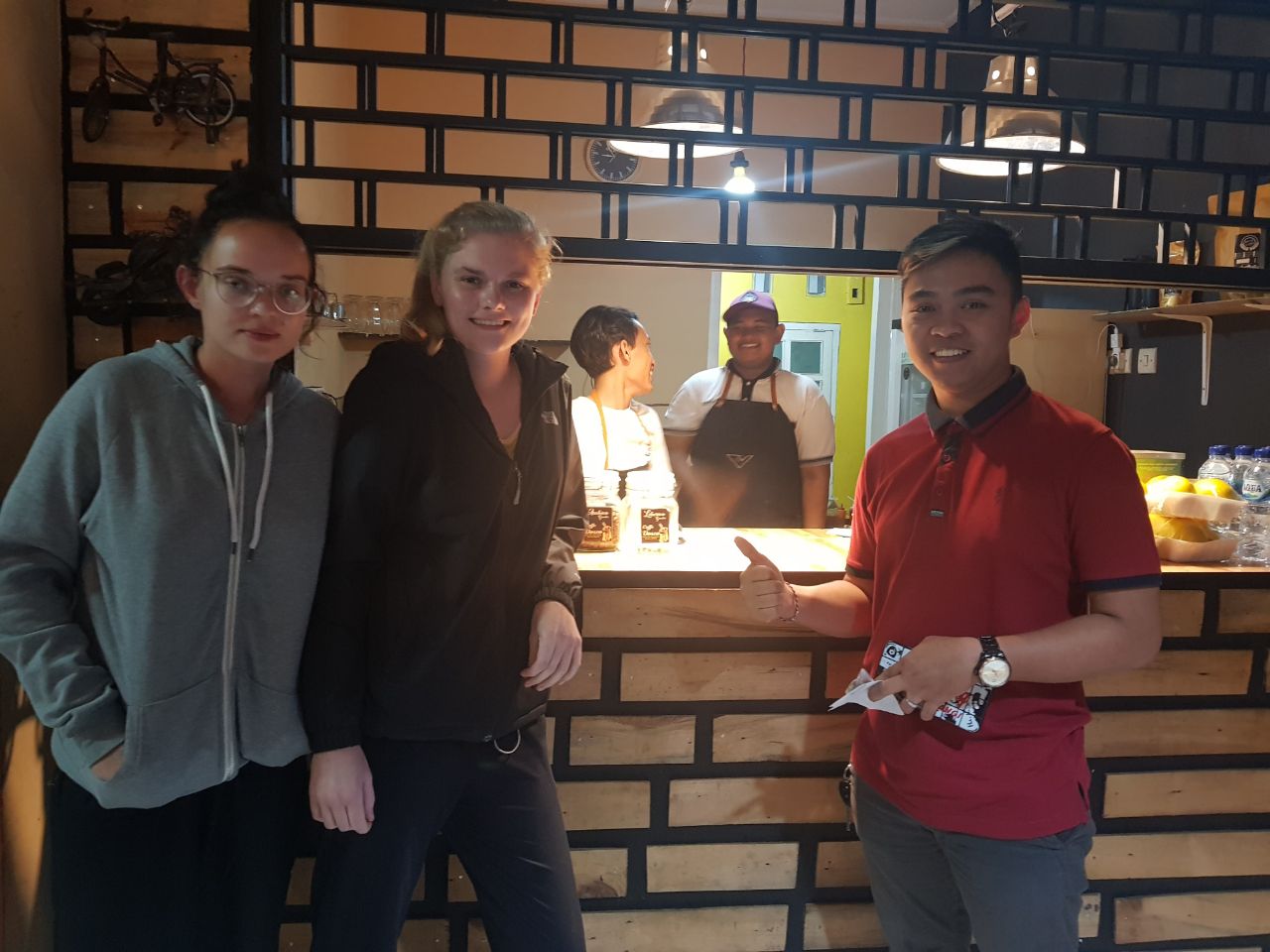 bersama bule di resto dan cafe